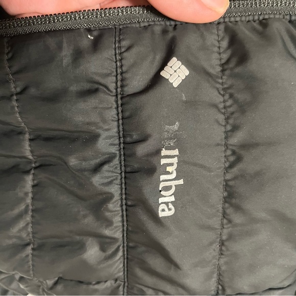 Columbia kids puffer jacket in black. - Picture 2 of 6